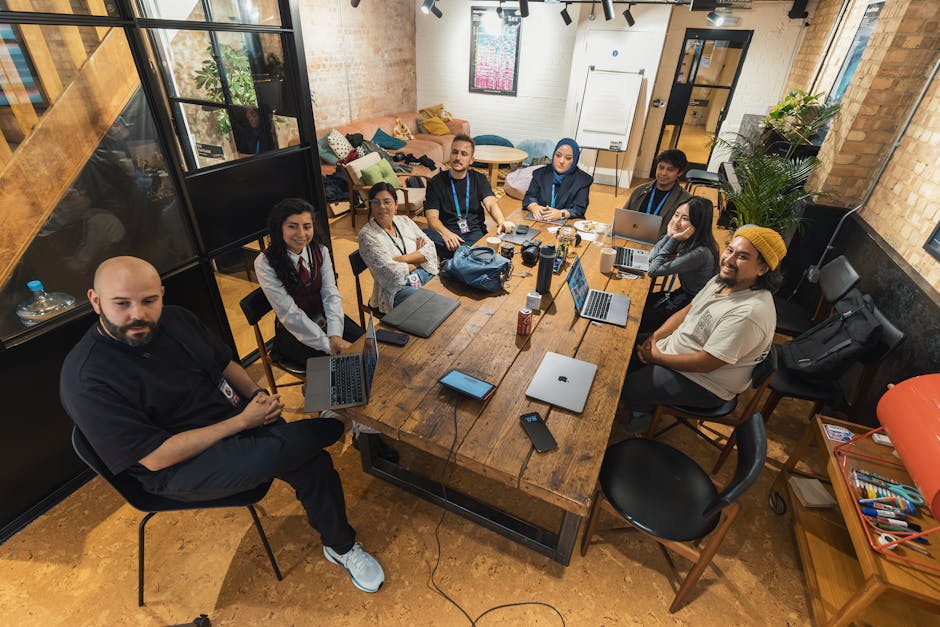 Team editoriale al lavoro su inchieste e reportage